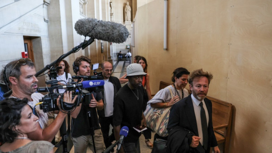 Ouverture du proc&egrave;s &agrave; Paris pour meurtre du rappeur MHD et de 8 coaccus&eacute;s 