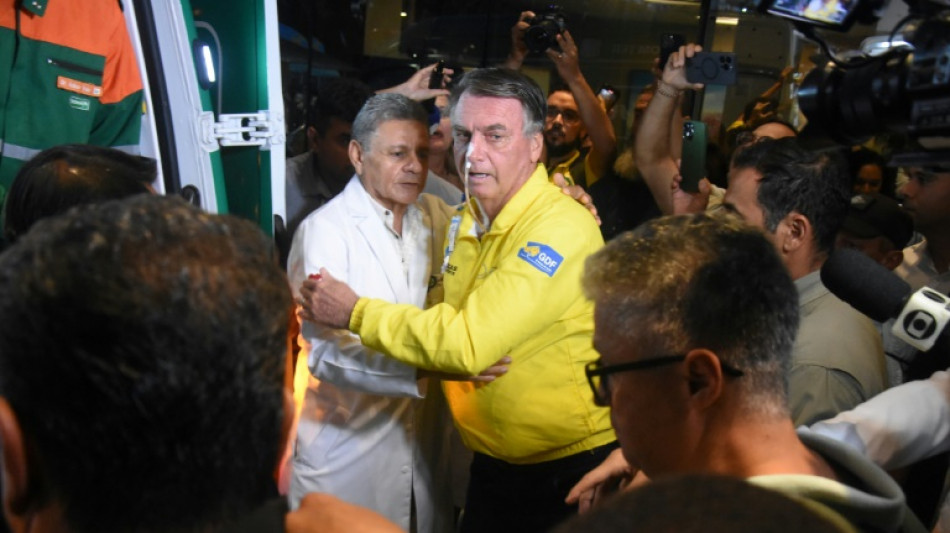 Br&eacute;sil: Bolsonaro op&eacute;r&eacute; "avec succ&egrave;s" &agrave; l'abdomen