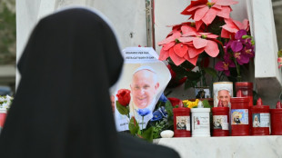 Le pape, dans un &eacute;tat critique, "a pass&eacute; une nuit tranquille"