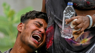 Familiares comparecem aos funerais das vítimas do acidente da Air India