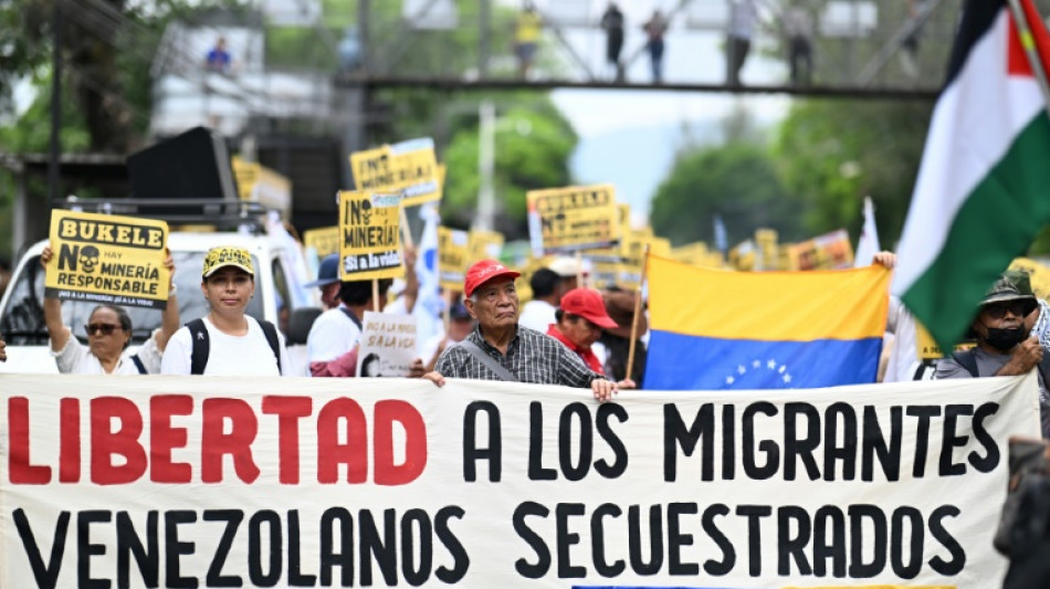 Reclaman liberación de venezolanos presos en El Salvador en marcha por arzobispo Romero