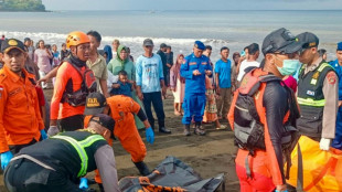 Cinco muertos y decenas de desaparecidos en naufragio de un ferri en Bali
