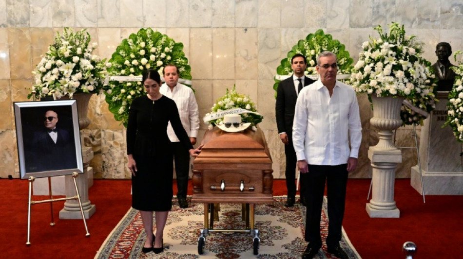 Saint-Domingue: obsèques de Rubby Pérez, voix du merengue décédé sur scène dans la tragédie de la discothèque