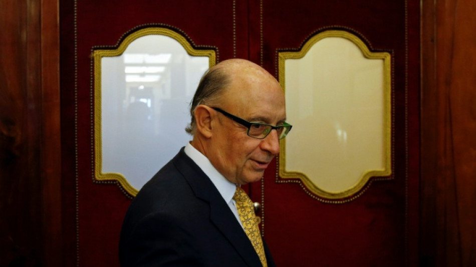 El exministro de Hacienda espa&ntilde;ol del Gobierno de Rajoy (derecha) imputado por corrupci&oacute;n