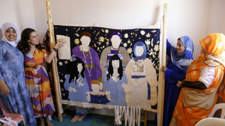 Mulheres tecem sua emancipação em ateliê de bordado na zona rural do Marrocos