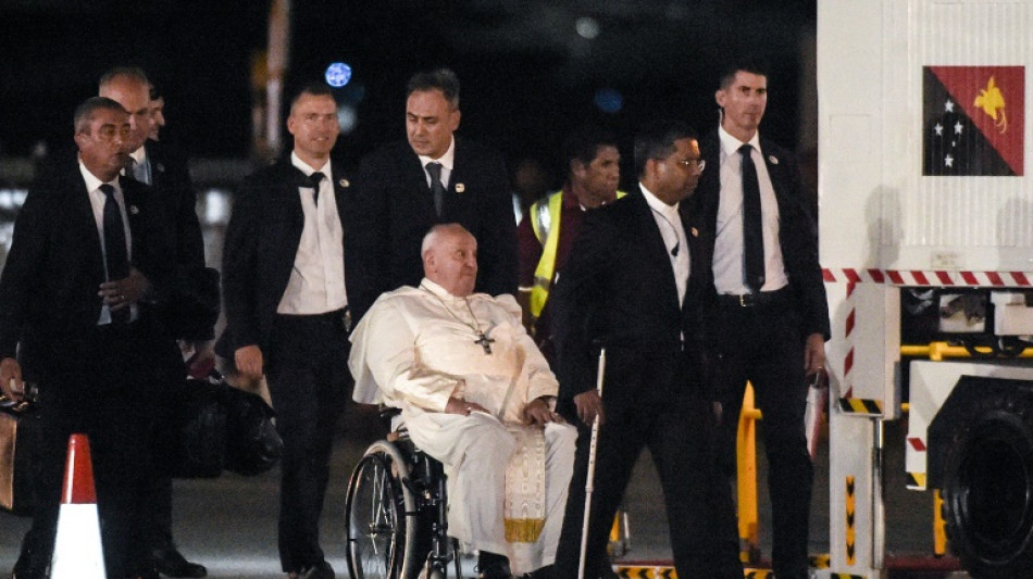 Papa Francisco desembarca em Papua-Nova Guin&eacute;