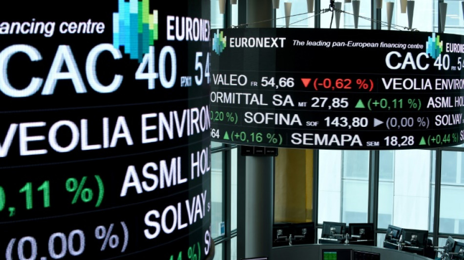 La Bourse de Paris r&eacute;siste mieux que les places europ&eacute;ennes et conclut sur un l&eacute;ger recul