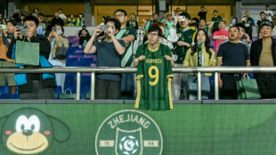 Zhejiang FC, da China, joga horas depois da morte de seu atacante gabonês Boupendza