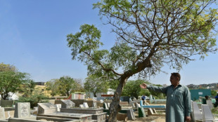 Pakistan: les morts ne reposent jamais en paix dans les cimeti&egrave;res engorg&eacute;s de Karachi