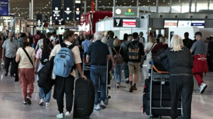 Una huelga de controladores a&eacute;reos en Francia perturba el inicio de las vacaciones