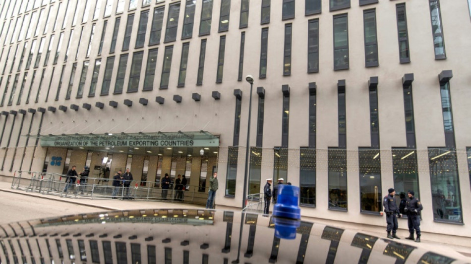 P&eacute;trole: l'Opep+ prolonge ses coupes mais se pr&eacute;pare &agrave; rouvrir les vannes