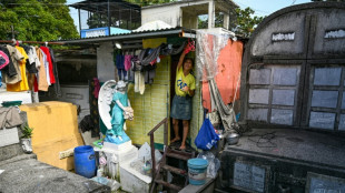 Aux Philippines, un cimeti&egrave;re o&ugrave; tentent de survivre les vivants d&eacute;munis