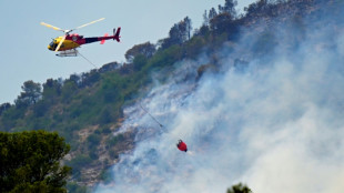 Levantan gran parte del confinamiento para afectados por un incendio en Espa&ntilde;a, que sigue activo