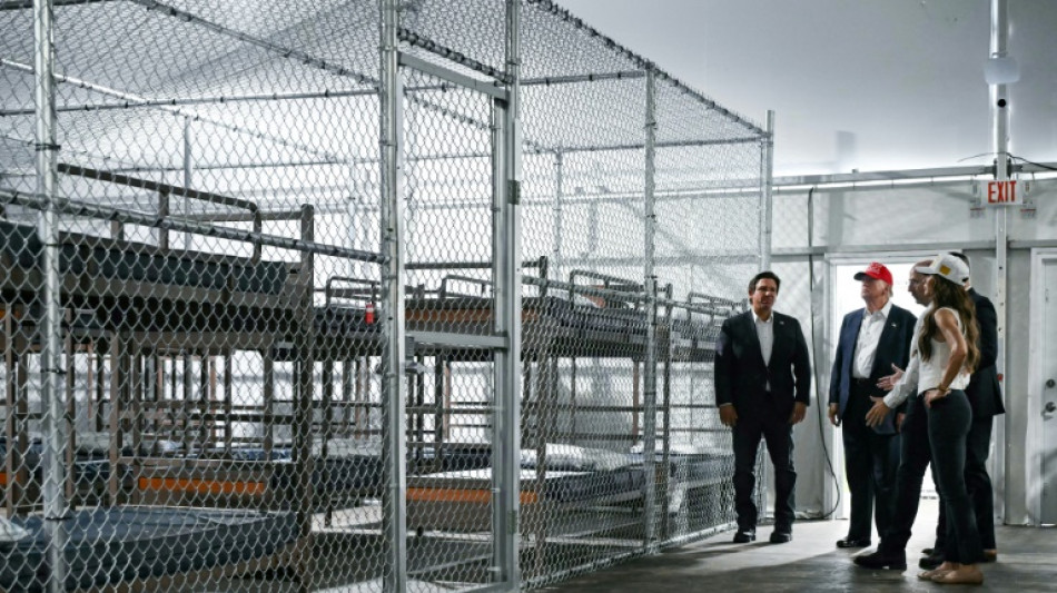 Trump visite l'"Alcatraz des alligators", centre de r&eacute;tention pour migrants en Floride