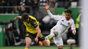 Im Elfmeterschießen: BVB setzt sich in Frankfurt durch