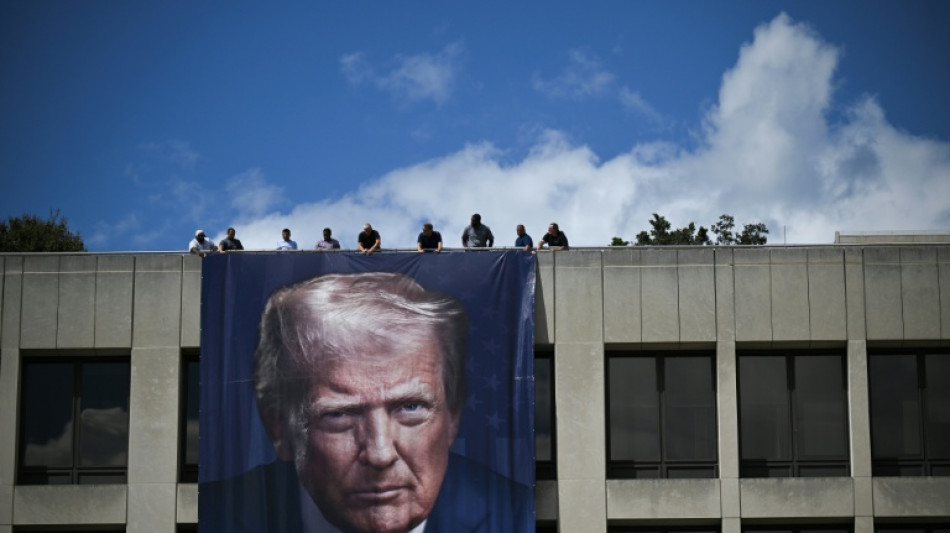 Dem&oacute;cratas alertan sobre una "invasi&oacute;n" militar en Chicago