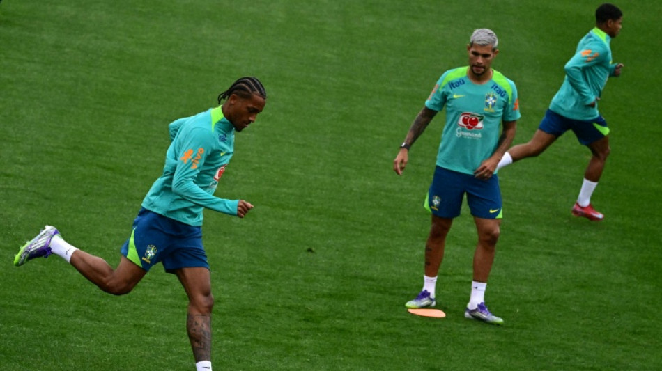 Sonho de marcar pela Seleção está 'cada vez mais perto', diz João Pedro