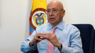 Ministro colombiano diz que 'suspender&aacute;' extradi&ccedil;&otilde;es aos EUA de guerrilheiros negociadores da paz