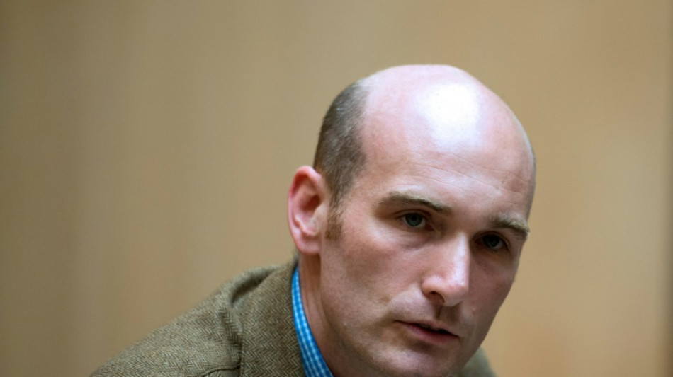 A la barre, l'ex-otage Nicolas H&eacute;nin revient sur l'humour sadique des "Beatles" de l'EI