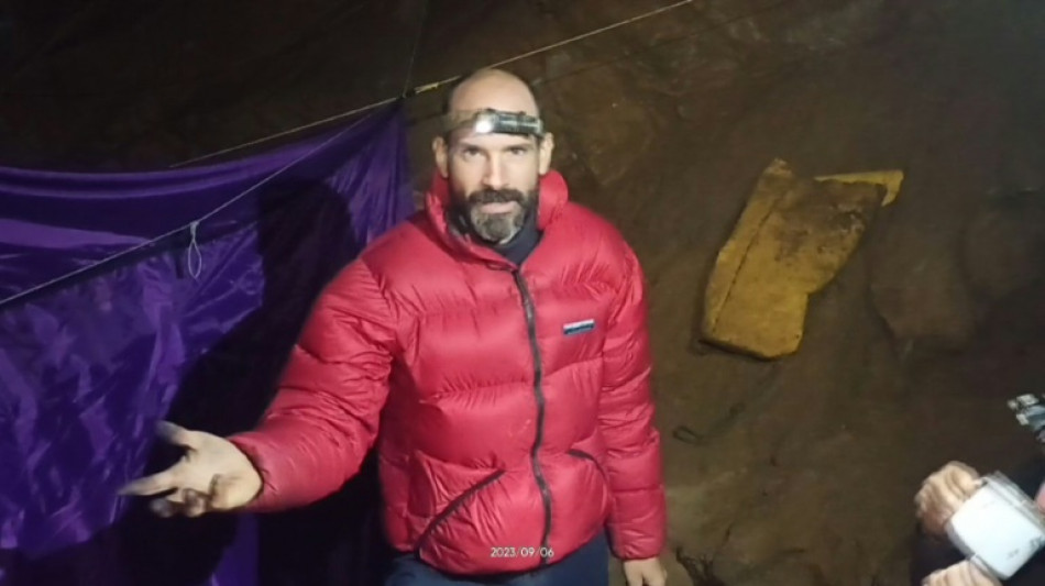 Espele&oacute;logo americano &eacute; resgatado ap&oacute;s passar nove dias em gruta na Turquia