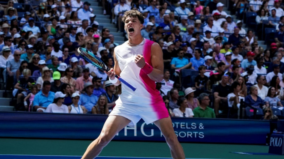 Shelton tames Paul to reach first US Open quarter-final