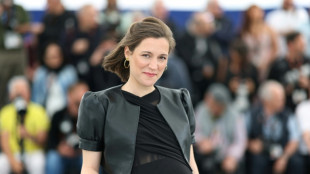 'Filmar tem algo de um ato de amor', diz cineasta espanhola Carla Simón em Cannes