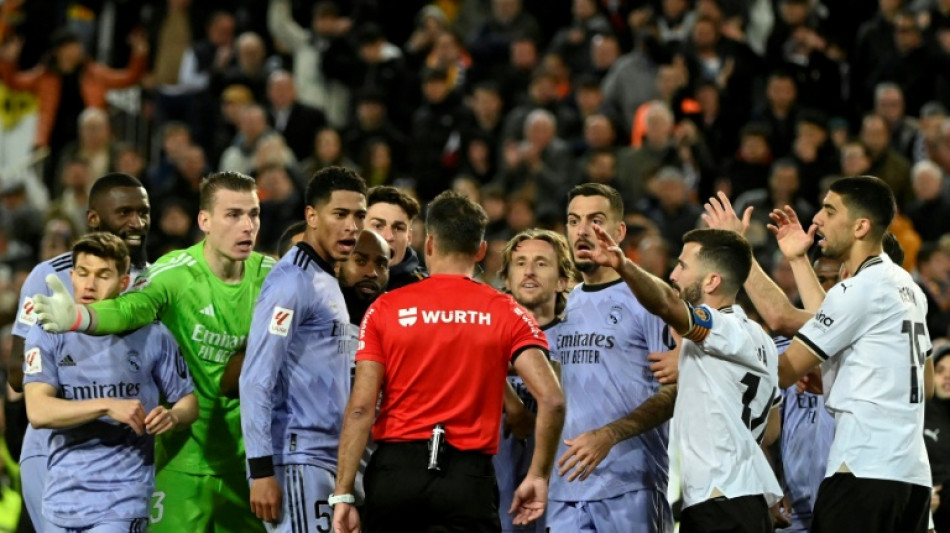 Dos partidos de suspensi&oacute;n para Bellingham por la tarjeta roja en Valencia