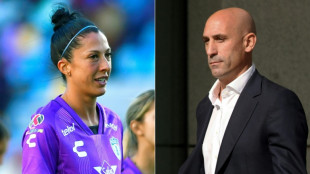 Ex-chefe do futebol espanhol no banco dos r&eacute;us por beijo for&ccedil;ado em Jenni Hermoso